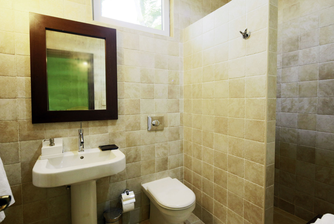 Bathroom Villa 208 Arrecife 02