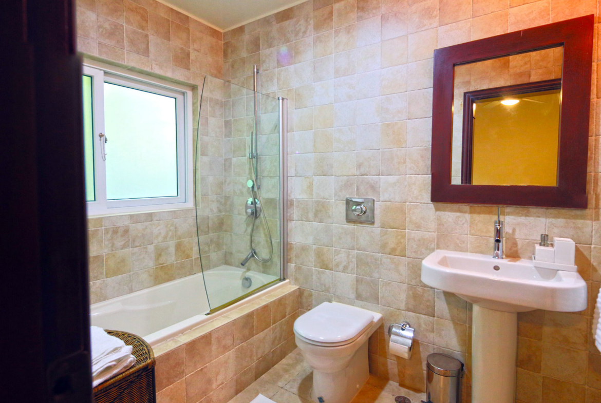 Bathroom Villa 208 Arrecife 03