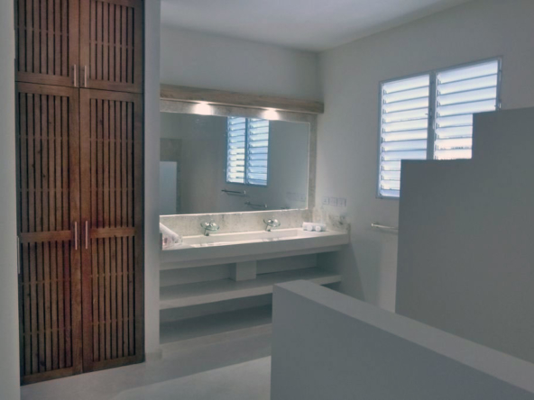 Casa Blanca Bathroom 02