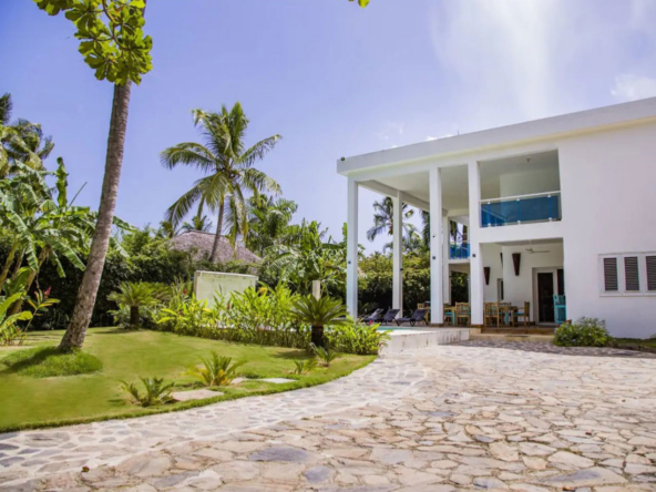 Casa Blanca Outside 04