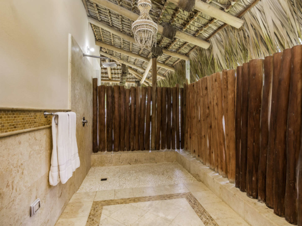 Villa Caleton 9 Shower