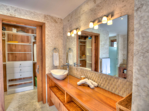 Villa Cayuco 9 Bathroom 01