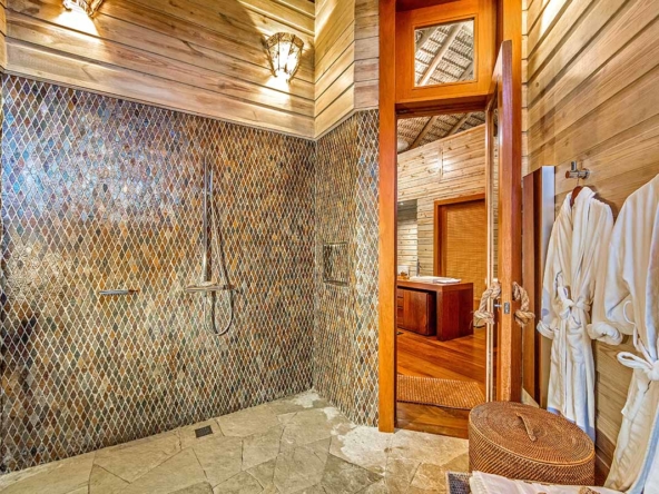 Villa Kayanta Bathroom 06