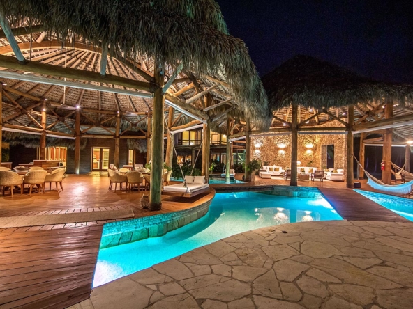 Villa Kayanta Swimming Pool 02