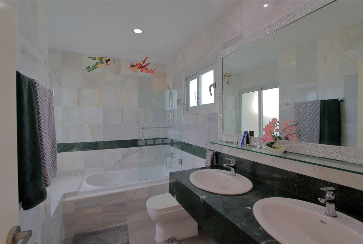 Villa Playa Nueva Romana Bathroom 02