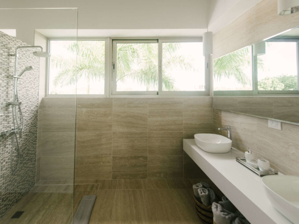 Villa Yarari 34 Bella Luna Bathroom 01