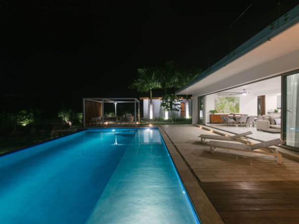 Villa Yarari 34 Bella Luna Swimming Pool 02