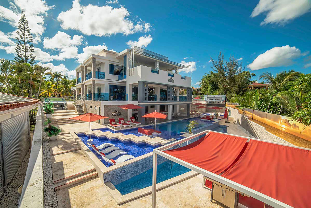 Luxury Villa Pool 02