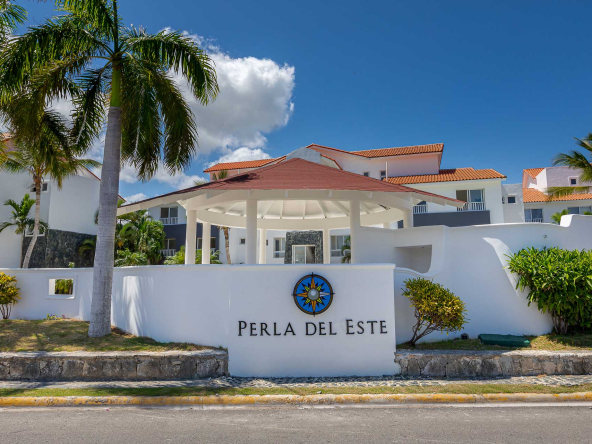 Perla Del Este, Facade