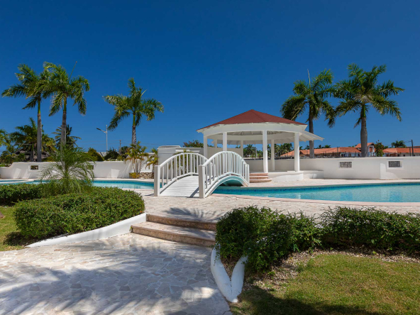Perla Del Este, Pool & Gazebo